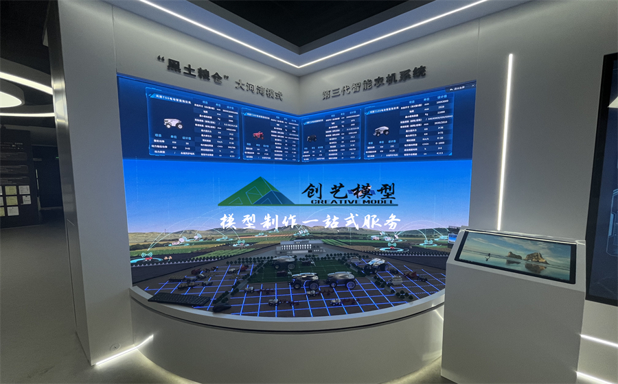智能農(nóng)機系統(tǒng)沙盤模型.jpg